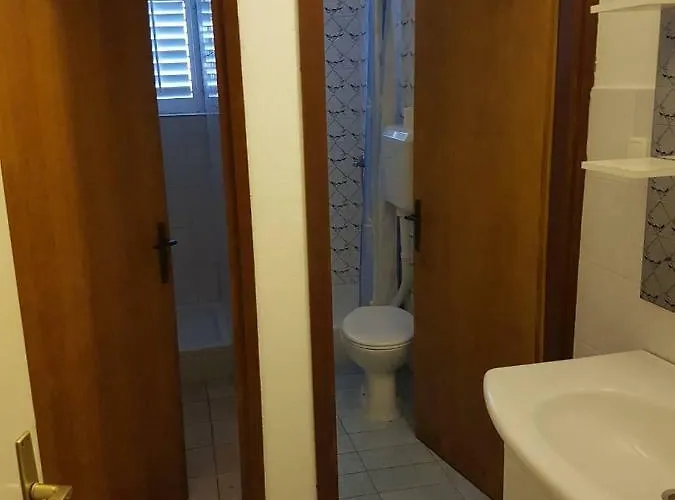 Kuca Lidija Rab Town