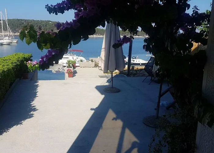 Kuca Lidija 招待所 拉布